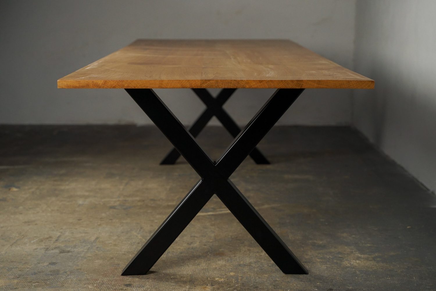 table chene massif pied noir