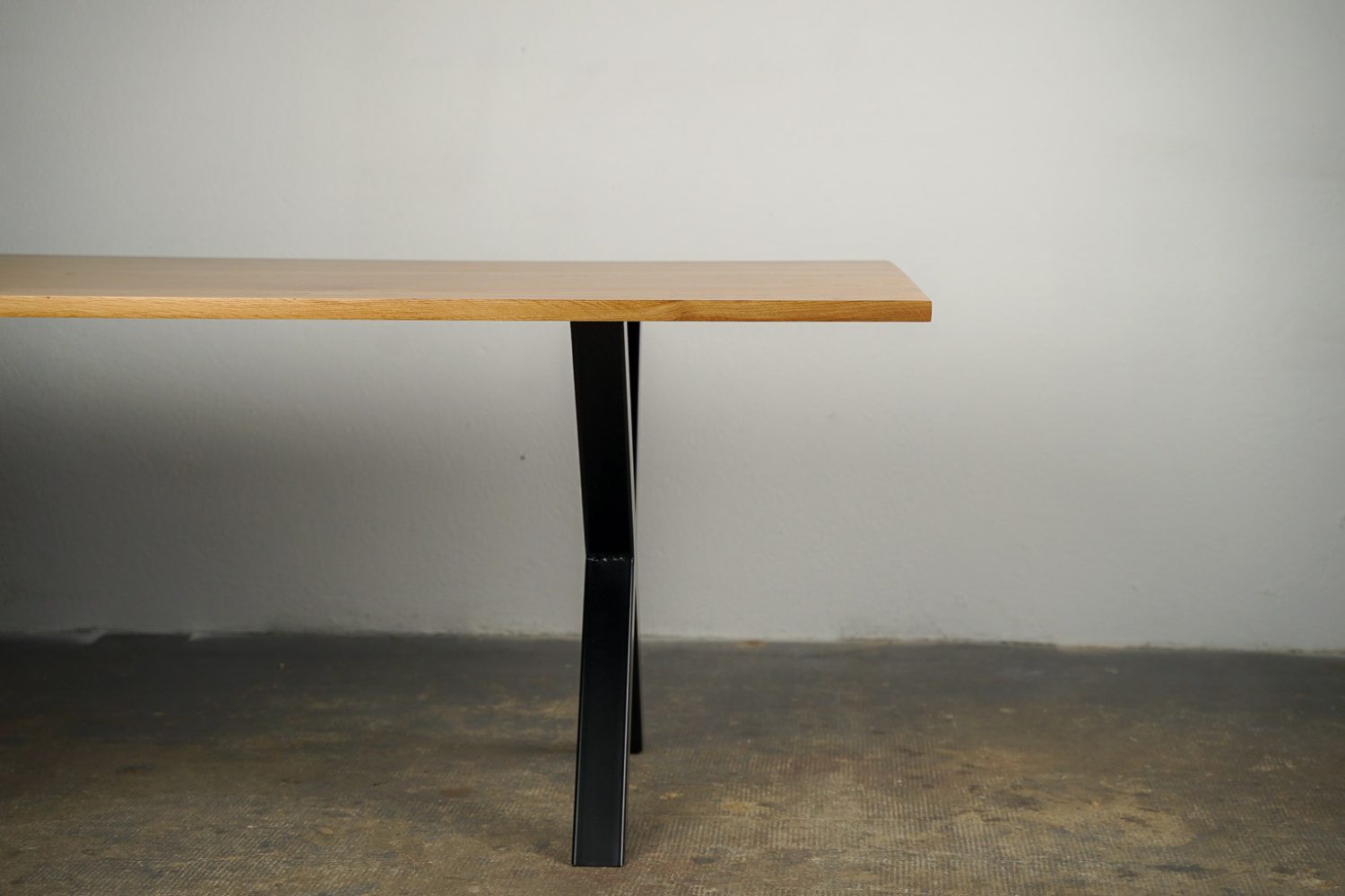 table chene massif pied noir