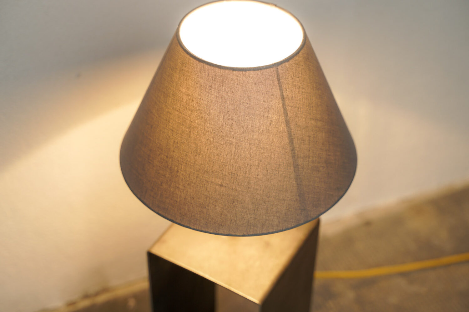 LAMPE CURVA 4