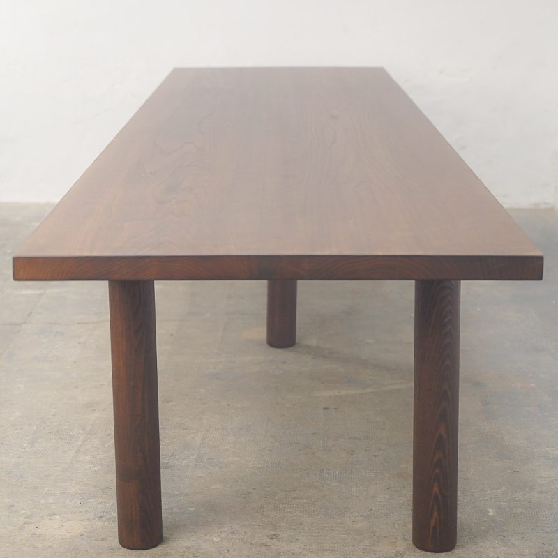 table en bois massif d'une dimension de 300 x 100