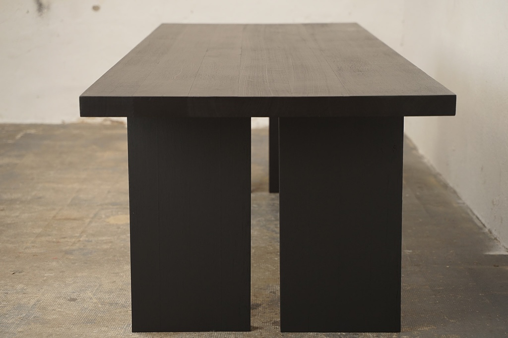 Table planche bois brûlé - chêne massif – Image 4